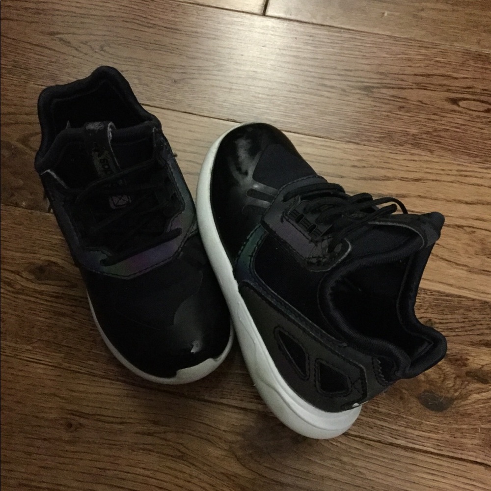 Toddler sneakers